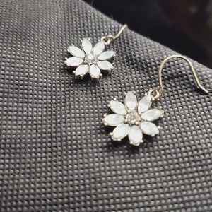 Chloe and Isabel vintage petite earrings - Lovely